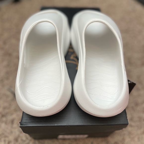 Trillium Slides, Womens 7, Palmer White - Picture 3 of 9